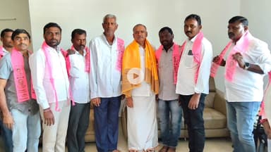 మొగుళ్లపల్లి: మాజీ ఎమ్మెల్యే ను కలిసిన మొగ్గులపల్లి సర్పంచ్, ఉప సర్పంచ్, వార్డు మెంబర్లు