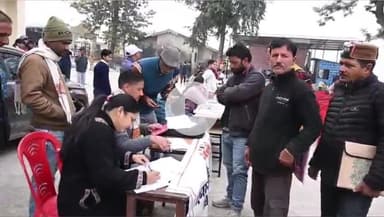 पुरोला: जन जन की सरकार, जन जन के द्वार कार्यक्रम के तहत पुरोला के गुंदियाट गांव में सेवा शिविर लगाया गया