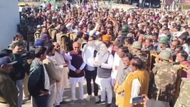 सागर नगर: पटवारी-विधायक विवाद ने पकड़ा तूल, देवरी विधायक के समर्थन में सागर कलेक्ट्रेट में 300 गाड़ियों का शक्ति प्रदर्शन