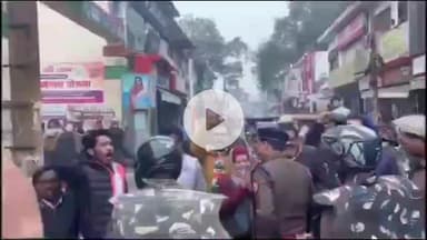 इटावा: नगरपालिका चौराहे पर भाजपा कार्यालय घेराव की चेतावनी के बाद पुलिस ने कांग्रेस नेताओं को रोका, सीओ सिटी भी रहे मौजूद