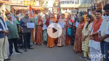 विदिशा नगर: मंत्री विजय शाह के बयान के विरोध में महिला कांग्रेस का प्रदर्शन, माधवगंज में फूंका पोस्टर