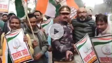 पडरौना: कुशीनगर जिला मुख्यालय पर कांग्रेस का जोरदार प्रदर्शन, भाजपा कार्यालय से पहले पुलिस ने रोके कांग्रेसी कार्यकर्ता