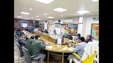 इटावा: सी.एम. युवा ओ.डी.ओ.पी. एवं एम.वाई.एस.वाई. योजनाओं से संबंधित शिकायतों का निस्तारण विकास भवन में कराया गया