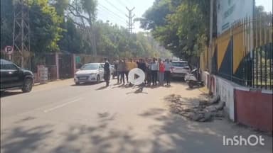 भीलवाड़ा: बरण ग्राम पंचायत की मुख्य सड़क 10 वर्षों से जर्जर, ग्रामीणों ने सड़क निर्माण की मांग को लेकर कलेक्ट्रेट किया प्रदर्शन