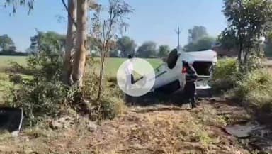 दलौदा: लसुडावन नायर पेट्रोल पंप के पास तेज रफ्तार कार खाई में पलटी, बड़ा हादसा टला