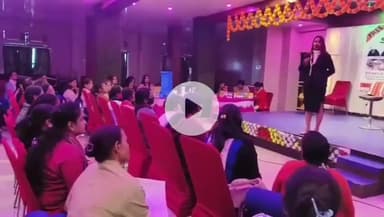 भभुआ: शहर के एक निजी होटल में ब्यूटी सेमिनार आयोजित कर महिलाओं को स्वरोजगार के प्रति जागरूक किया गया