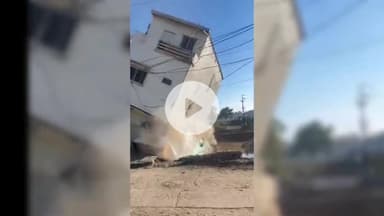 पुनासा: खंडवा में गिरी तीन मंजिला इमारत, बाल-बाल बची 12 लोगों की जान, मलबे में हुई तब्दील