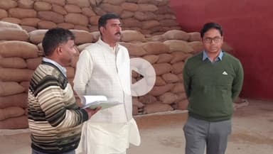 भभुआ: अनुमंडल पदाधिकारी ने भगवानपुर और चैनपुर पैक्स गोदामों की जांच की, नियम के उल्लंघन पर कार्रवाई का दिया निर्देश