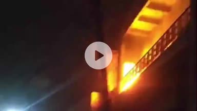 गाज़ीपुर: नवाबगंज में शीतला माता मंदिर के पास मकान की चौथी मंजिल पर शॉर्ट सर्किट से लगी आग, बड़ा हादसा टला