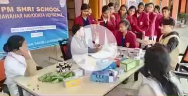 महेशपुर: महेशपुर के जवाहर नवोदय विद्यालय में 190 छात्राओं का स्वास्थ्य जांच किया गया