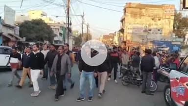 बीना: बड़ी बजरिया में अतिक्रमण हटाने के लिए दलबल के साथ निकली नगर पालिका की टीम, व्यापारी हुए नाराज़