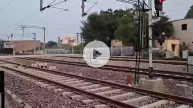 चूरू: चूरू-दूधवाखारा के बीच रेलवे ट्रैक के रखरखाव के चलते रेलवे क्रॉसिंग फाटक रहेंगे बंद, पुलिस ने ट्रैफिक रूट किया डायवर्ट