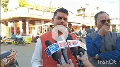 विदिशा नगर: माधवगंज में महिला कांग्रेस का मंत्री विजय शाह के खिलाफ प्रदर्शन, सड़क पर घूम रहे नंदी को सौंपा ज्ञापन