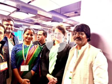 बरकागाँव: पूर्व मंत्री योगेंद्र साहब और पूर्व विधायक अंबा ने सोनिया गांधी व प्रियंका गांधी से की मुलाकात