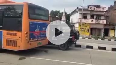 बांसगांव: सेंवई चौराहे पर यूनियन बैंक के सामने फोरलेन के टर्निंग प्वाइंट के पास अज्ञात वाहन की ठोकर से लेखपाल गंभीर रूप से घायल