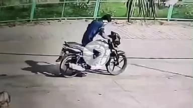 लाडपुरा: कोटा में दिनदहाड़े कोचिंग के बाहर से बाइक चोरी, दो बदमाश मोटरसाइकिल पर आए और बेखौफ ताला तोड़कर ले गए, CCTV फुटेज वायरल