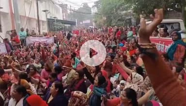 कानपुर: कानपुर में आशा बहुओं ने सैकड़ों की संख्या में एकत्रित होकर डीएम ऑफिस का घेराव किया, वेतन बढ़ाने और स्थाई नौकरी की मांग