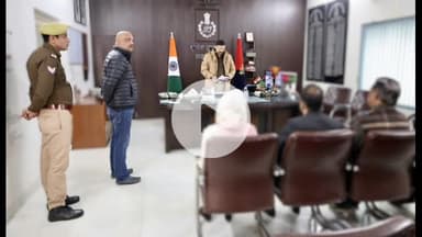 शाहजहांपुर: पुलिस अधीक्षक राजेश द्विवेदी ने अपने कार्यालय में फरियादियों की समस्याएं सुनीं और उनका निस्तारण कराया