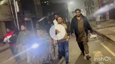 मुंगेर: डिप्टी मेयर खालिद हुसैन ने ठंड में जरूरतमंदों के बीच कंबल बांटे