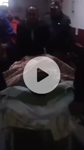 कानपुर: एक साल से फरार चल रहे पति ने कुर्की के आदेश पर अदालत में स्ट्रक्चर पर लेटकर किया हाजिर