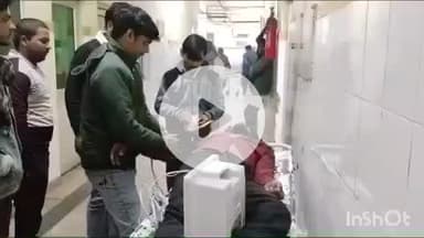 बांदा: मसगवां गांव में घर पर चारपाई पर लेटे युवक को जहरीले कीड़े ने काटा, परिजनों ने जिला अस्पताल में कराया भर्ती