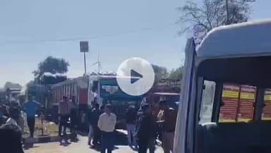 दलौदा: भावगढ में चुनावी रंजिश के चलते शव रखकर चक्का जाम, आरोपियों पर सख्त कार्रवाई की मांग