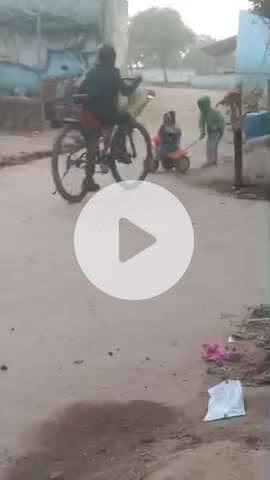 12 Sarovar Thana Kshetra Ke chilauli Gaon Ka video jismein Ladka surkhiyon mein hai Shivang Naam Ka Ladka