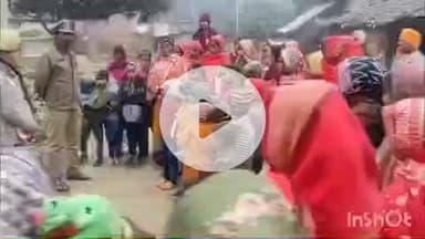 नानपारा: रुपईडीहा मिशन शक्ति एंटी रोमियो टीम ने थनई गांव में लगाई चौपाल, महिलाओं को सिखाए आत्मरक्षा के गुर