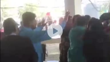 रतलाम नगर: रतलाम मेडिकल कॉलेज में गार्ड और परिजन के बीच लात-घूंसे चले, वीडियो सोशल मीडिया पर वायरल