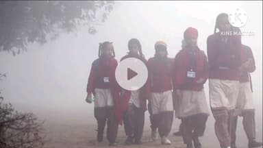 बरकट्ठा: बरकट्ठा में घने कोहरे और शीतलहर से जनजीवन अस्त-व्यस्त, बच्चों को विद्यालय जाने में हो रही है परेशानी