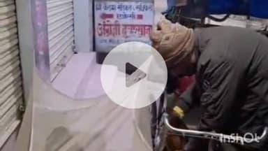 आरा: सत्य चैरिटेबल ट्रस्ट ने शहर के विभिन्न इलाकों में कड़ाके की ठंड को देखते हुए जरूरतमंदों के बीच कंबल का वितरण किया