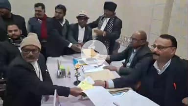 गाज़ीपुर: गाजीपुर में सिविल बार संघ चुनाव 2025-26 के पहले दिन 15 पर्चे दाखिल, कई पदों पर मुकाबला शुरू