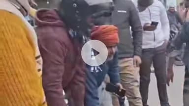 देेेवरिया: बड़हरा चौराहे पर हुआ भीषण सड़क हादसा, एक व्यक्ति गंभीर रूप से घायल