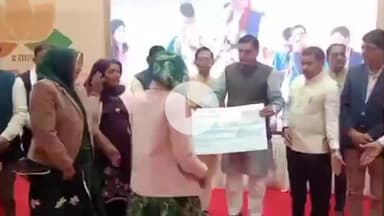 चूरू: टाऊन हॉल में महिला सम्मेलन कार्यक्रम का आयोजन, महिलाओं को चेक व दिव्यांगों को उपकरण वितरित किए गए