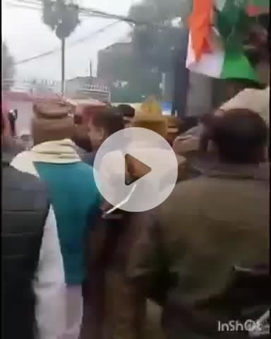 देेेवरिया: सुभाष चौक पर ED की कार्रवाई के खिलाफ कांग्रेसियों ने किया प्रदर्शन, पुलिस ने दो दर्जन कार्यकर्ताओं को हिरासत में लिया