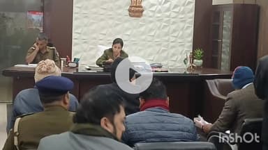 सासाराम: रोहतास के जिला पदाधिकारी ने शुक्रवार को लोगों की समस्याएं सुनीं