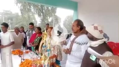 नारदीगंज: नारदीगंज के इंटर हाई स्कूल के मैदान में विधायक और जिला परिषद अध्यक्ष ने क्रिकेट टूर्नामेंट की टीम को दिए मेडल