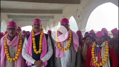 महाराजगंज: मनरेगा मजदूर संघ ने जागरूकता व सर्वेक्षण अभियान के तहत डीएम को सौंपा ज्ञापन