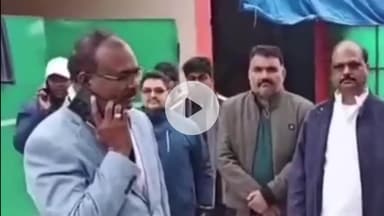 महाराजगंज: महराजगंज में शीतलहर के बीच गोवंश सुरक्षा को लेकर डीएम ने कान्हा गौशाला का किया निरीक्षण