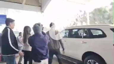 कांके: रांची एयरपोर्ट पर झारखंड की अभिनेत्री शिवानी शर्मा का प्रशंसकों ने भव्य स्वागत किया