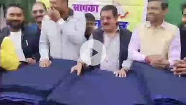 हज़ारीबाग: कड़ाके की ठंड में समाज आया आगे, युवाओं ने कंबल वितरण का बीड़ा उठाया