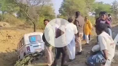 पुष्पराजगढ़: बेलिया फाटक के पास एंबुलेंस अनियंत्रित होकर दुर्घटनाग्रस्त