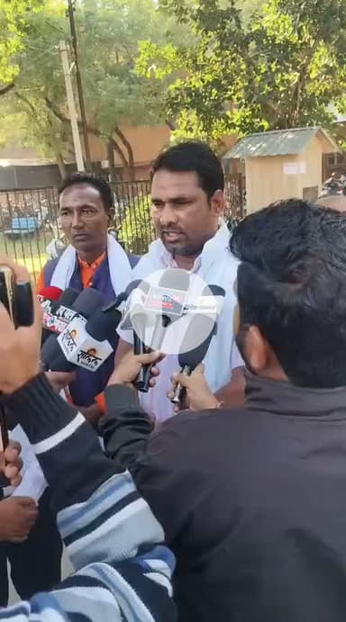 जिला भीलवाड़ा कलेक्टर व पुलिस अधीक्षक के नाम बेकसूर घुमंतू गरीब जाति के दो युवको के लिय जनाधिकार समिति ने दिया ज्ञापन दो युवको को मांडल विधानसभा के सिडियास मे की गई मारपीट उल्टे गंभीर धारा मे मुकदमा दर्ज लगाई न्याय की गुहार