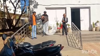 विदिशा नगर: विदिशा रेलवे स्टेशन पर चलती ट्रेन से उतरते समय युवक की चपेट में आने से मौत