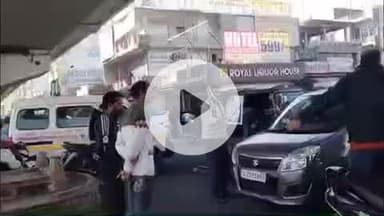 लाडपुरा: केशवपुरा चौराहे पर 2 मोटरसाइकिलों के भिड़ने से लगे जाम में एम्बुलेंस फंसी, मौके पर ट्रैफिक पुलिस कर्मी नहीं थे मौजूद