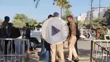 लाडपुरा: महावीर नगर पुलिस ने मेडिकल कॉलेज अस्पताल में एक जेबकतरे को पकड़ा, पुलिस ने जमकर की ठुकाई