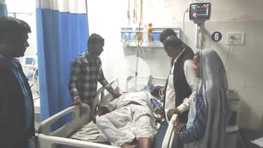 झालरापाटन: झालावाड़ के सीमावर्ती निमथुर मार्ग पर दो बाइकों की टक्कर, हादसे में बाइक सवार व्यक्ति घायल, अस्पताल में भर्ती