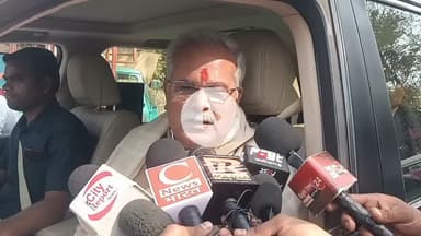 दुर्ग: राजेंद्र पार्क चौक के पास वरिष्ठ कांग्रेस नेता मोतीलाल वोरा की जयंती में पहुंचे पूर्व मुख्यमंत्री भूपेश बघेल