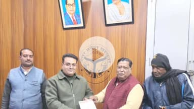 शाहजहांपुर: इंडियन रेड क्रॉस सोसाइटी ने नगर स्वास्थ्य अधिकारी को ज्ञापन देकर अलाव की व्यवस्था करने की मांग की