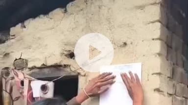 बेलसंड: दहेज कांड के नामजद अभियुक्त पर पुलिस की सख्ती, न्यायालय के आदेश पर इश्तिहार चस्पा